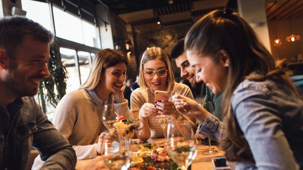 1000 سؤال لفتح مواضيع مع الأصدقاء