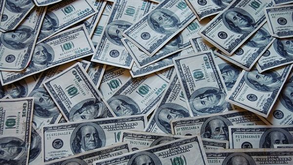 Dollar Retreats as U.S. Job Data Points to Potential End of Tightening Cycle