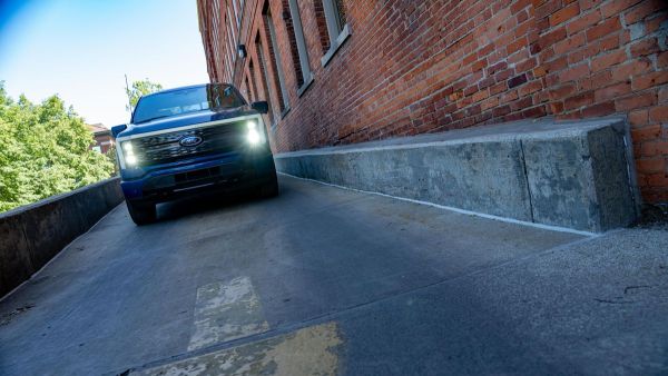 Ford's patent idea: self-driving cars that can repossess themselves