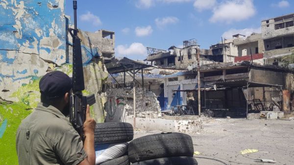 اشتباكات مخيم عين الحلوة في جنوب لبنان