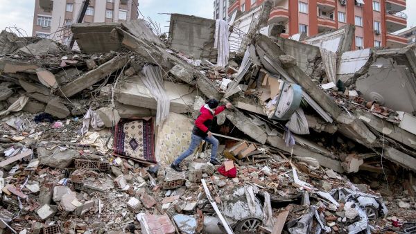 Morocco faces devastating earthquake hundreds dead and many trapped