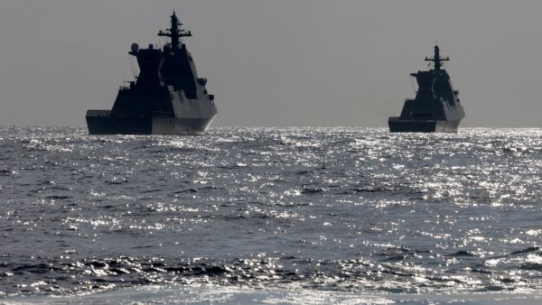 سفينتان حربيتان اسرائيليتان في مياه البحر المتوسط