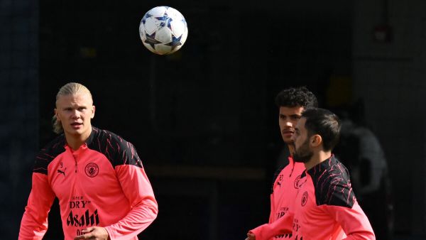 Manchester City's Norwegian striker #09 Erling Haaland (L), Manchester City's Portuguese midfielder #27 Matheus Nunes (2R) and Manchester City's Portuguese midfielder #20 Bernardo Silva (R) attend a team training session at Manchester City training ground in Manchester, north-west England on September 18, 2023, ahead of their UEFA Champions League Group G football match against Red Star Belgrade. (Photo by Paul ELLIS / AFP)