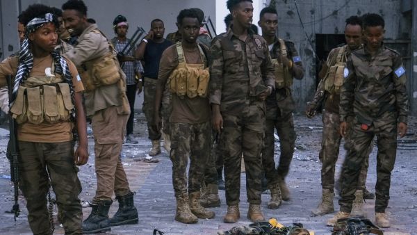 18 قتيلا وجريحا في انفجار سيارة مفخخة وسط الصومال