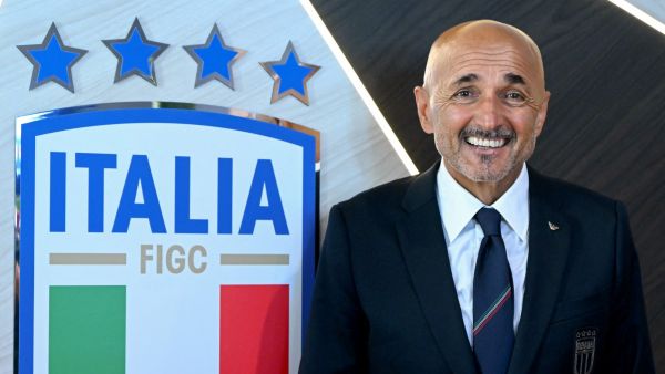 لوتشيانو سباليتي مدرب إيطاليا الجديد (Photo by Filippo MONTEFORTE / AFP)
