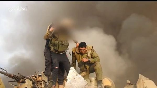 وفق  إذاعة الجيش فان القوات الإسرائيلية تخوض معارك بـ أكثر من 20 مركزاً
