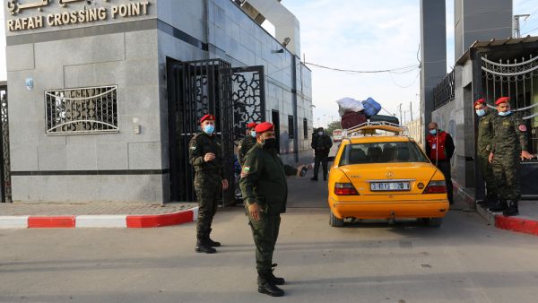 قوات الاحتلال الاسرائيلي قد اعتدت على معبر رفح من الجانبين الفلسطيني والمصري لتعطيل ادخال المساعدات الى القطاع