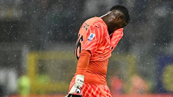 مايك مانيان (Photo by GABRIEL BOUYS / AFP)