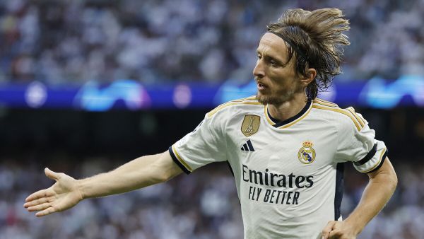 لوكا مودريتش (Photo by Oscar DEL POZO / AFP)