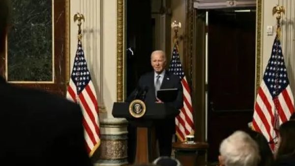 بايدن يهاتف نتنياهو وعباس: نعمل لضمان توفير المساعدات للغزيين