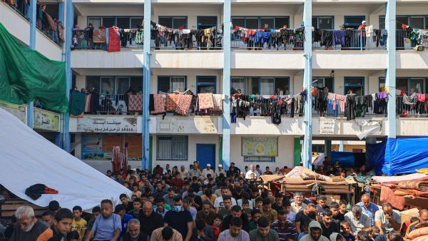 اسرائيل تنذر الاونروا لاخلاء مدارس تؤوي الاف النازحين في مدينة غزة 