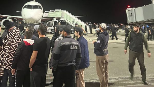 اقتحام مطار داغستان بسبب طائرة إسرائيلية 