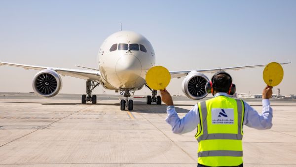 Etihad Welcomes Latest Addition To Fleet As New Boeing 787-10 Dreamliner Touches Down