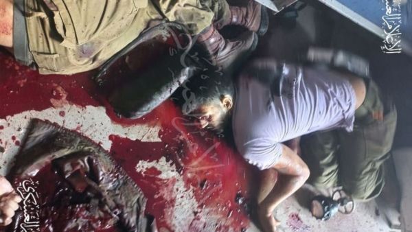 قتلى من الجنود والسيطرة على دبابات وآليات عسكرية اسرائيلية في غلاف غزة