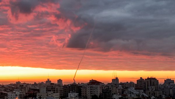 إطلاق آلاف الصواريخ من غزة باتجاه "اسرائيل"