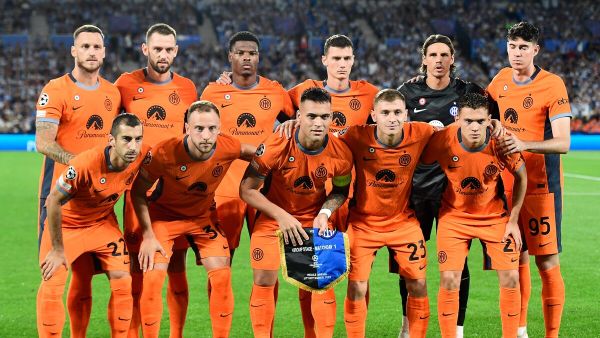 Inter Milan's players pose for a team picture before the start of the UEFA Champions League 1st round day 1 group D football match between Real Sociedad and Inter Milan at the Reale Arena stadium in San Sebastian on September 20, 2023. (Photo by ANDER GILLENEA / AFP)
