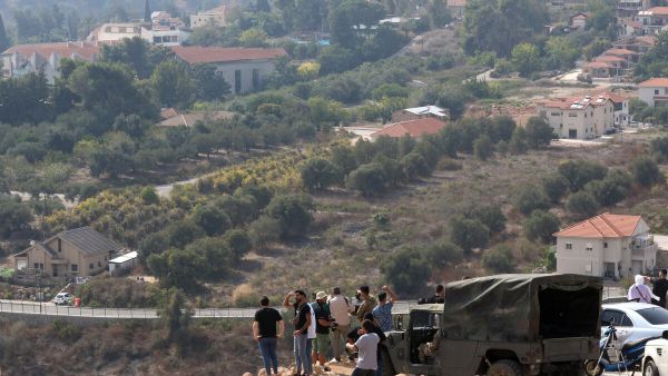 اسرائيل تستعد لاخلاء مستوطنات على الحدود مع لبنان وتدفع بتعزيزات الى المنطقة