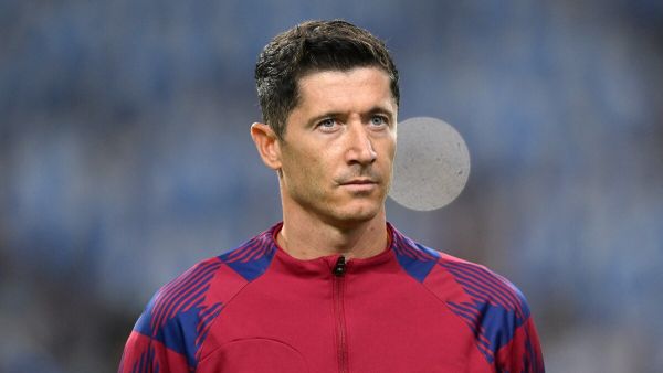 Barcelona's Polish forward #09 Robert Lewandowski looks on before the start of the UEFA Champions League 1st round day 2 group H football match between FC Porto and FC Barcelona at the Dragao stadium in Porto on October 4, 2023. (Photo by Patricia DE MELO MOREIRA / AFP)