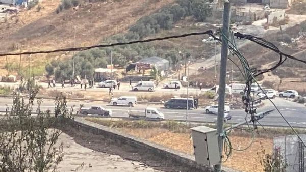 المستوطنون يهاجمون موكب شهداء قصرة جنوب نابلس
