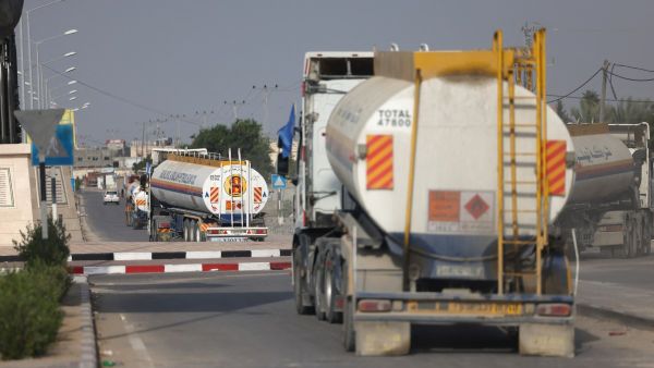 انفجار قرب معبر رفح بعيد دخول شاحنات محملة وقودا اليه من مصر