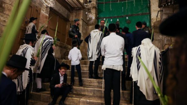 اقتحام ساحات المسجد الأقصى