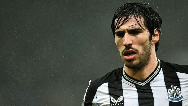 Newcastle United's Italian midfielder #08 Sandro Tonali reacts during the UEFA Champions League Group F football match between Newcastle United and Borussia Dortmund at St James' Park in Newcastle-upon-Tyne, north east England, on October 25, 2023. (Photo by Oli SCARFF / AFP)