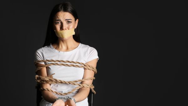 تفسير حلم الاختطاف في المنام للعزباء والمتزوجة
