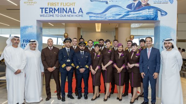 الاتحاد للطيران، الناقل الوطني لدولة الإمارات، تسيّر أول رحلة تجارية من مبنى المسافرين الجديد وتستقبل أول الواصلين مع مطار أبوظبي الدولي
