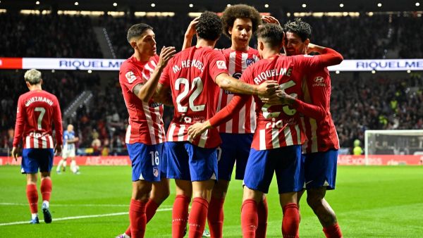 أتلتيكو مدريد يتطلع للالتحاق بركب الصدارة (Photo by JAVIER SORIANO / AFP)