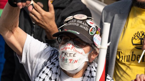 No arrests made following death of Jewish protester in dueling rallies in California. (Amy Osborne/ AFP)