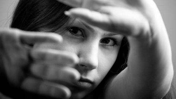 لماذا لا يتعاطف بعض الناس مع الأزمات الإنسانية  ؟