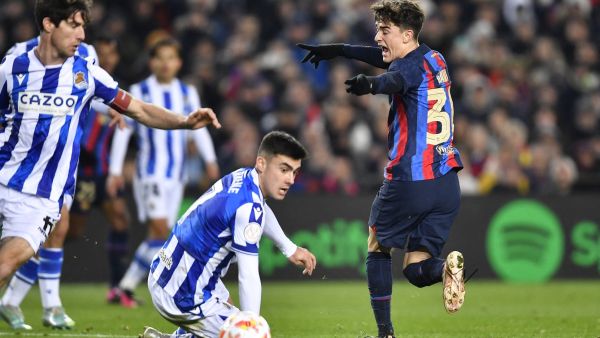 مواجهة صعبة بين برشلونة وسوسييداد (Photo by Pau BARRENA / AFP)