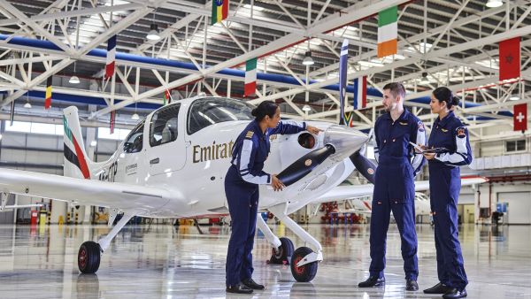 أكاديمية الإمارات للتدريب تهيئ جيل المستقبل من الطيارين