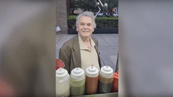 Stuart Seldowitz in a video showing him berating a street food vendor Islamophobic hateful comments. (Twitter)
