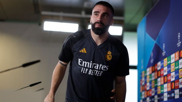 الإصابات حرمت داني كارفاخال من تمثيل ريال مدريد في أكثر من مناسبة (Photo by OSCAR DEL POZO / AFP)