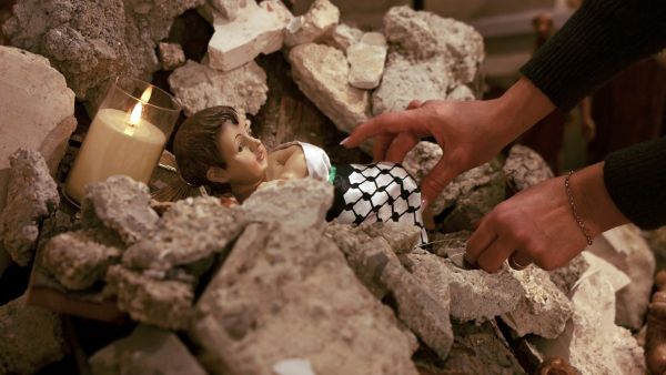 المسيحيون يلغون احتفالاتهم تضامنا مع غزة