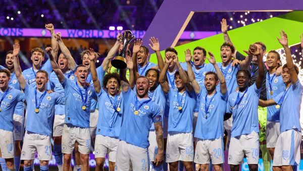 مانشستر سيتي يعود لمنافسات الدوري الإنجليزي (Photo by Giuseppe CACACE / AFP)