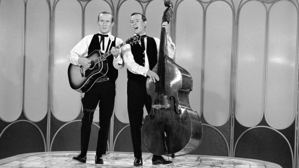 The Smothers Brothers Comedy Hour Tom, left, and Dick Smothers in 1966. (Paul Natkins/ Getty/ AFP)