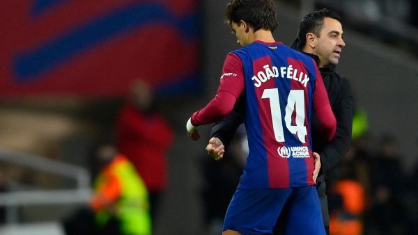 تشافي يثني على جواو فيليكس بعد أن قاد برشلونة للفوز على أتلتيكو مدريد