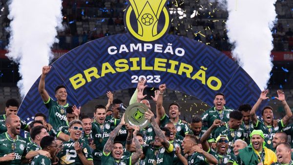 بالميراس يتوج بلقب الدوري البرازيلي وسانتوس يهبط للدرجة الثانية
