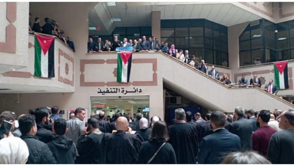 وقفة تضامنية في قصر العدل