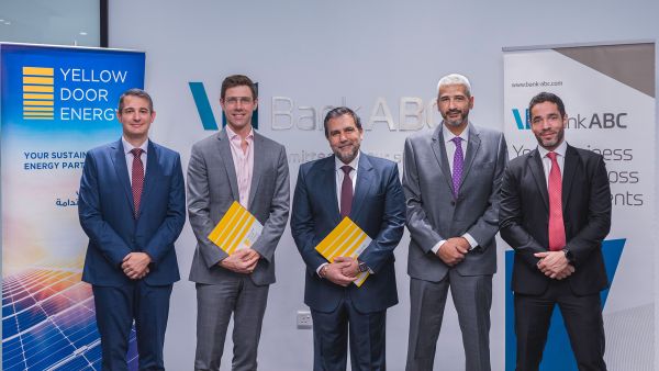 خلال الحدث بنك ABC وشركة Yellow Door Energy يوقعان اتفاقية بملايين الدولارات لتمويل مشاريع الطاقة الشمسية لشركة ماجد الفطيم في ثلاث دول