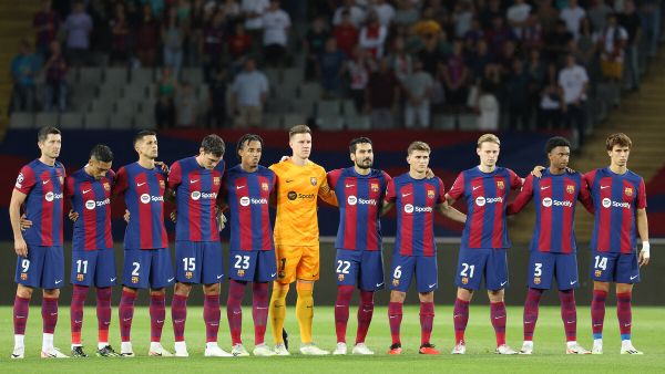 Barcelona's players line up before the start of the UEFA Champions League 1st round day 1 Group H football match between FC Barcelona and Royal Antwerp FC at the Estadi Olimpic Lluis Companys in Barcelona on September 19, 2023. (Photo by LLUIS GENE / AFP)