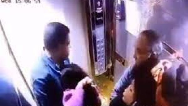 خطف فتاتين داخل مصعد في مصر خطف فتاتين داخل مصعد في مصر