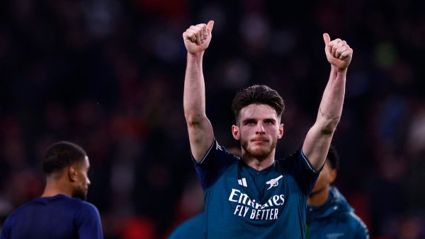 Arsenal's British midfielder #41 Declan Rice gives thumbs up at the end of a UEFA Champions League group B football match between PSV Eindhoven and Arsenal FC at the Philips Stadium in Eindhoven, on December 12, 2023. (Photo by KENZO TRIBOUILLARD / AFP)