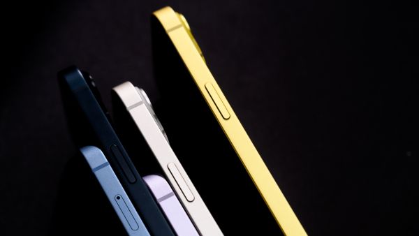 4 iPhones 