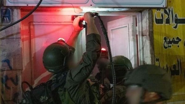 تصنيف خمسة محلات صرافة في الضفة الغربية المحتلة كـ"منظمات إرهابية"