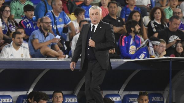 كارلو أنشيلوتي (Photo by OSCAR DEL POZO CANAS / AFP)