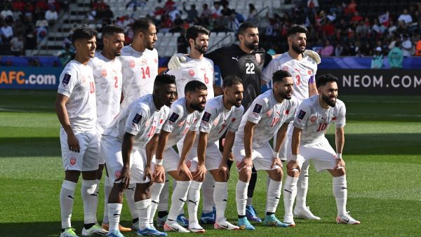 منتخب البحرين (Photo by HECTOR RETAMAL / AFP)