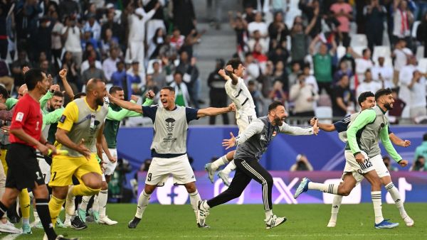 العراق تتألق في كأس آسيا (Photo by HECTOR RETAMAL / AFP)